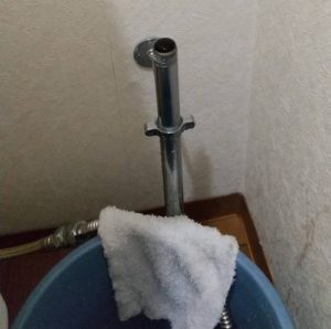 止水栓から水が漏れるトイレの修理